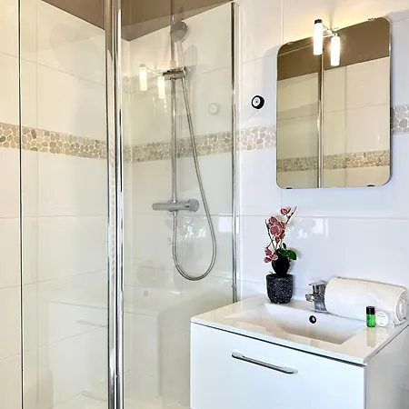 Apartman Stylish Studio Steps From Le Marais *