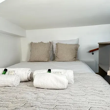 Daire Stylish Studio Steps From Le Marais *
