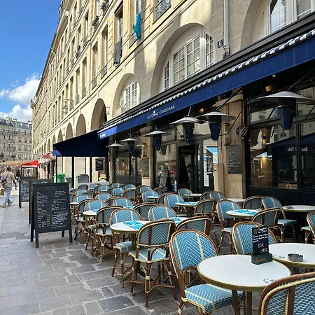 Stylish Studio Steps From Le Marais *