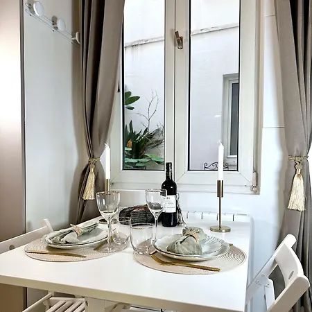 Stylish Studio Steps From Le Marais Apartman *
